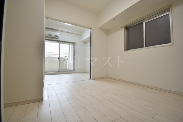 地下鉄堺筋線 日本橋駅 徒歩2分 10階建 築13年の居間写真
