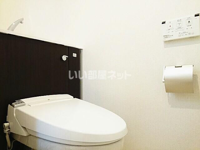 地下鉄中央線 深江橋駅 徒歩2分 5階建 築11年のトイレ写真