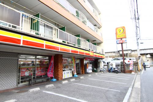 コンビニ　デイリーヤマザキ日吉店（コンビニ）まで964m