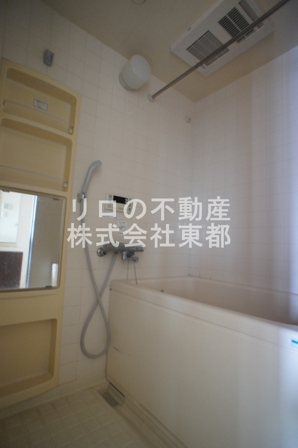バス・シャワールーム　バスルームは沸かし直せる追焚機能付なので経済的です！
