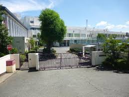 小学校　摂津市立別府小学校（小学校）まで647m