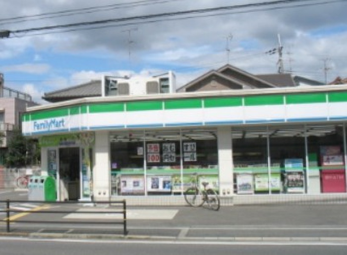 コンビニ　ファミリーマート八尾南小阪合町店（コンビニ）まで400m