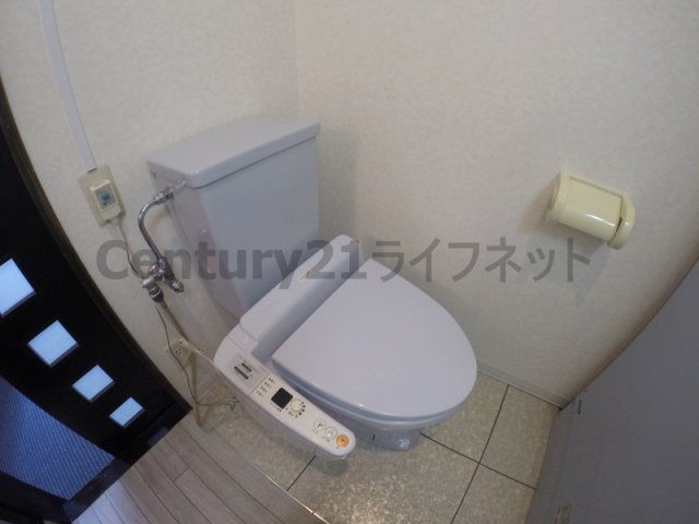 地下鉄御堂筋線 新大阪駅 徒歩6分 11階建 築32年のトイレ写真