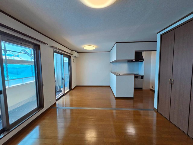 ココモ岡田マンションの居間写真