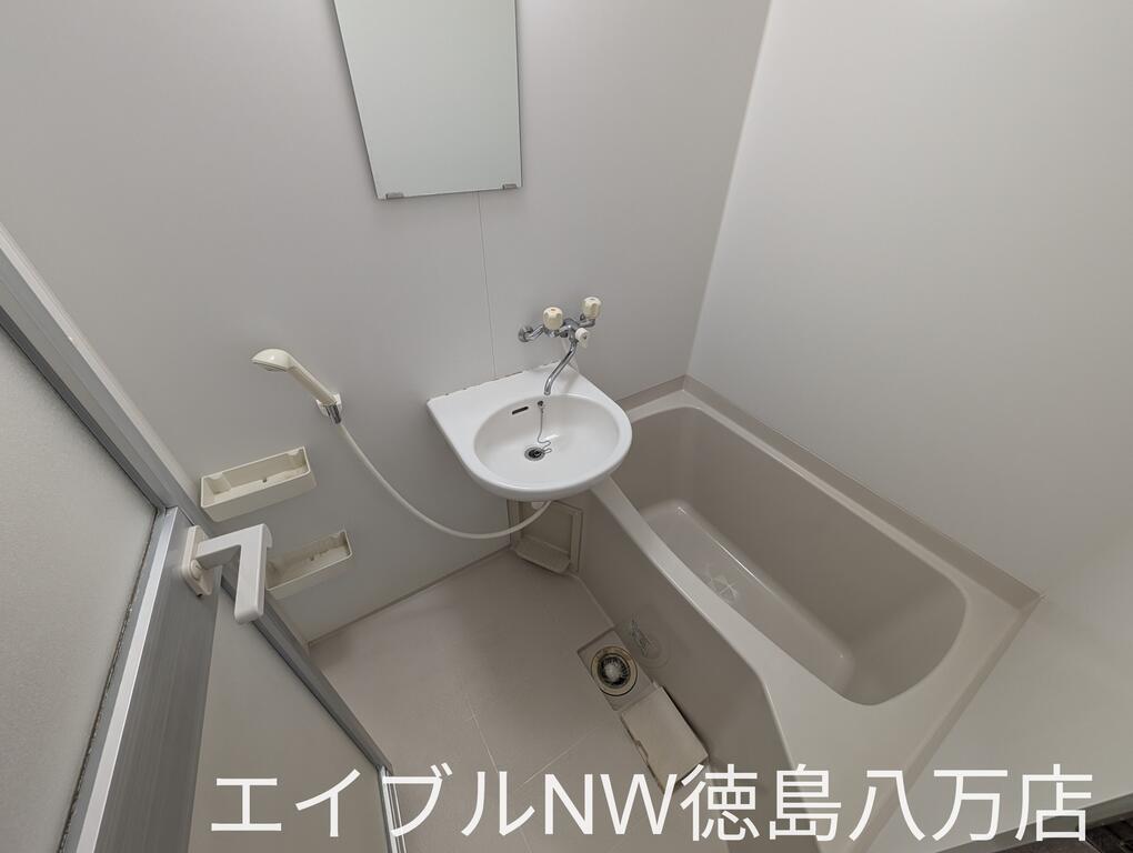 ＪＲ徳島線 蔵本駅 徒歩15分 3階建 築31年の風呂写真