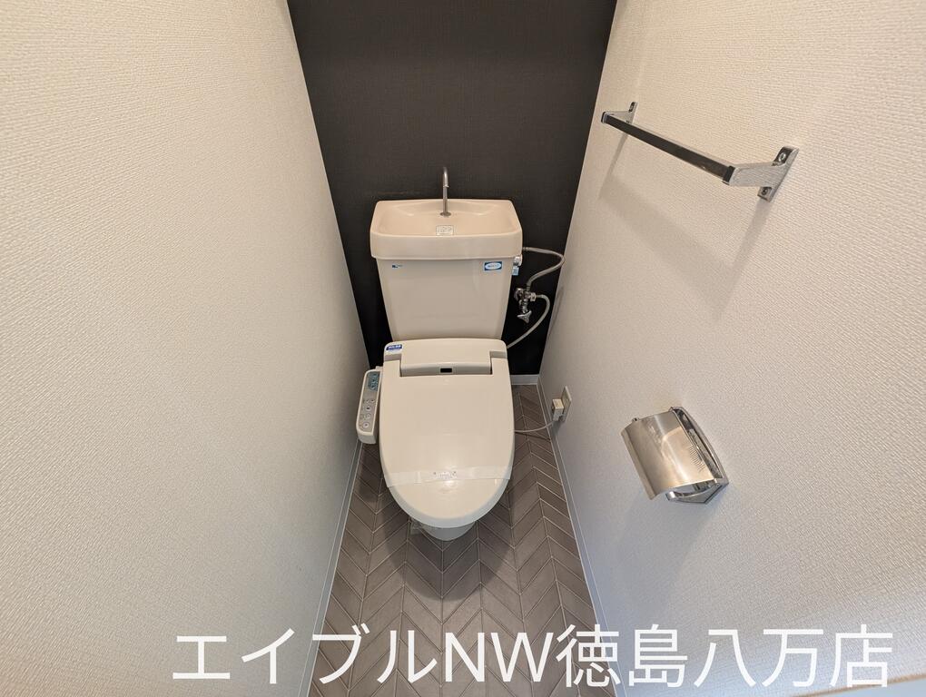 ＪＲ徳島線 蔵本駅 徒歩15分 3階建 築31年のトイレ写真