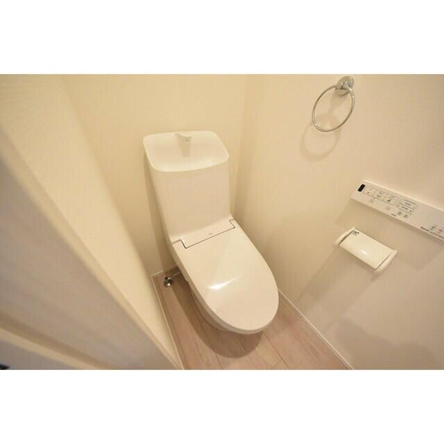 都営三田線 蓮根駅 徒歩10分 3階建 築1年のトイレ写真