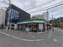 コンビニ　ファミリーマート四条畷駅前店（コンビニ）まで394m