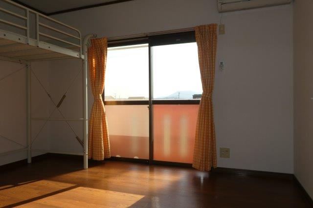 居室・リビング　洋室（ベットは撤去できます）