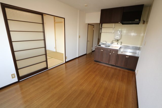 居室・リビング　７．５帖の広さ♪