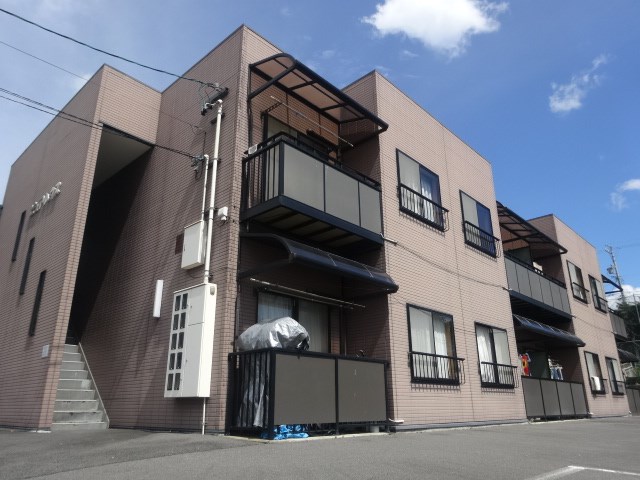 上田市常磐城のアパートの建物外観