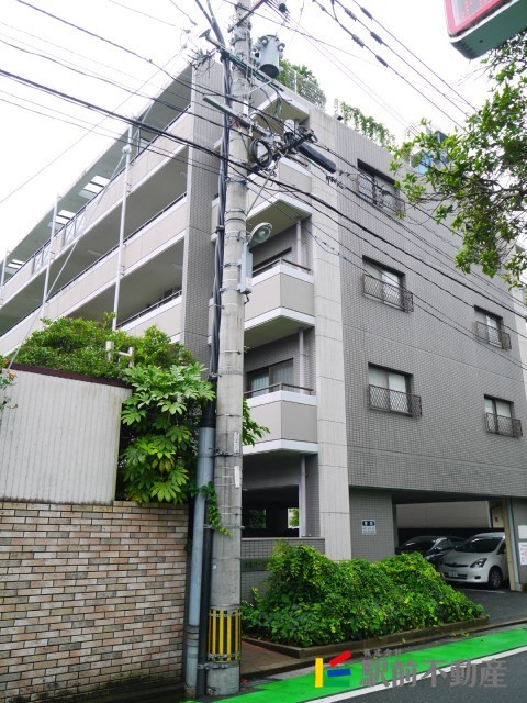 福岡市中央区草香江のマンションの建物外観