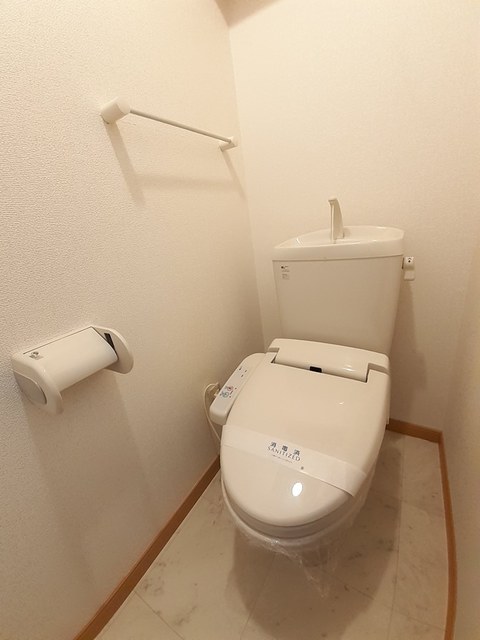 【安来市安来町のアパートのトイレ】
