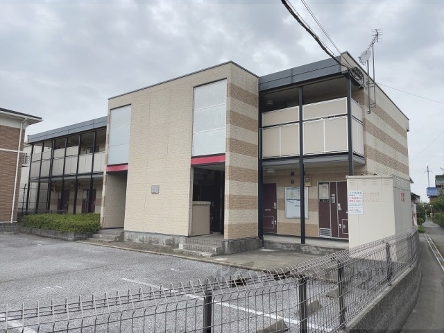 彦根市川瀬馬場町のアパートの建物外観