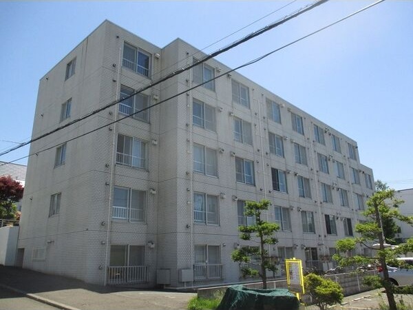 札幌市厚別区厚別東四条のマンションの建物外観