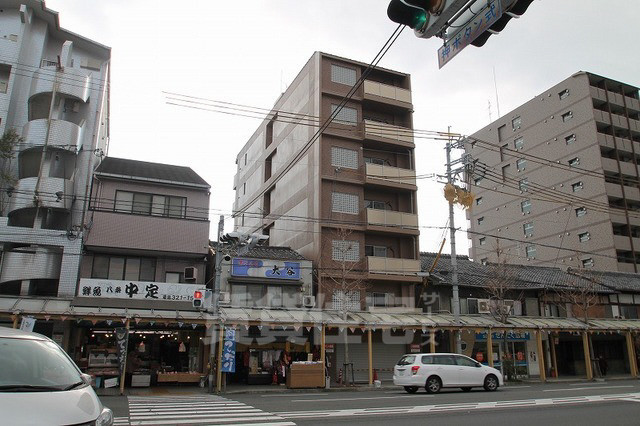 京都市下京区西七条南東野町のマンションの建物外観