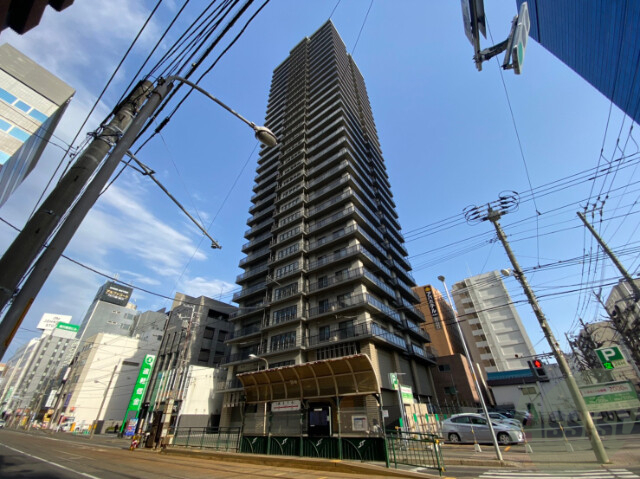 札幌市中央区南一条西のマンションの建物外観