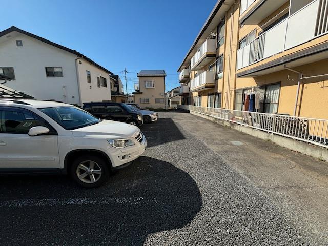 【桜丘ローズマンションの駐車場】