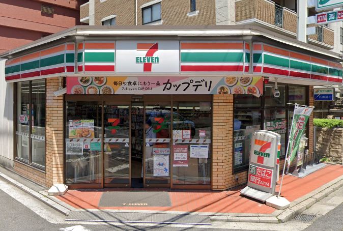 【セレクト縮景園のコンビニ】