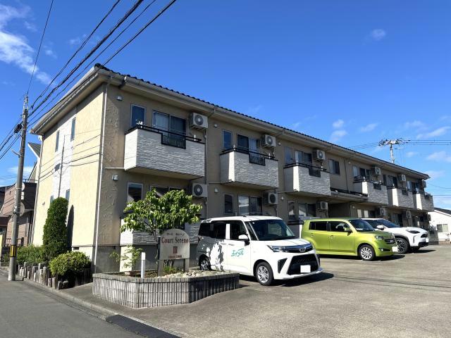 郡山市咲田のアパートの建物外観