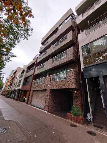 新宿区早稲田鶴巻町のマンションの建物外観