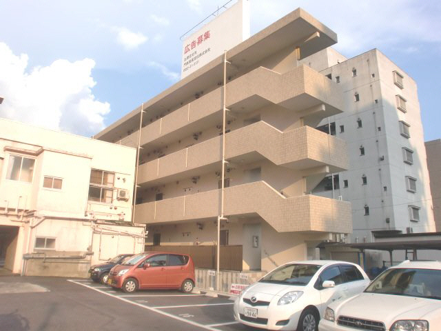 エステイト山城の建物外観