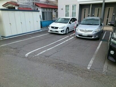 【旭川市十条通のアパートの駐車場】