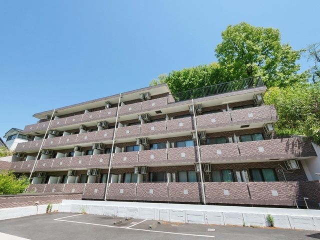 【川崎市麻生区上麻生のマンションの建物外観】