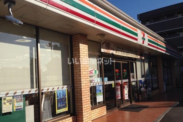 コンビニ　セブンイレブン 鴻巣本町店（コンビニ）まで758m