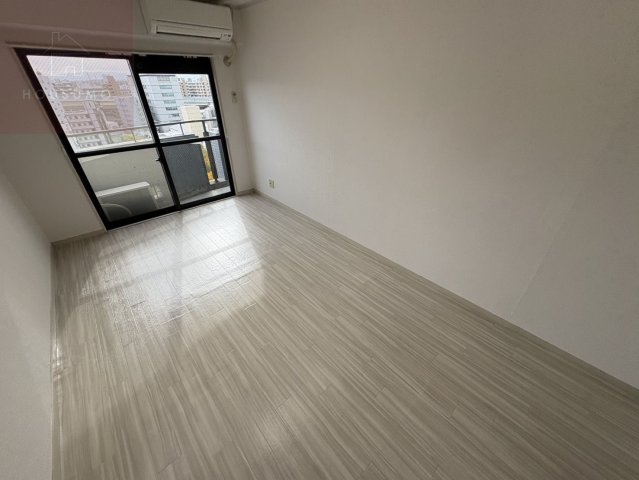 居室・リビング　こちらのリビングで趣味の時間をお楽しみください