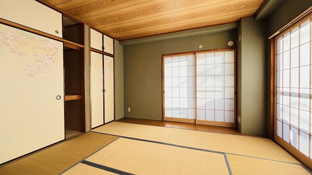 居室・リビング　２面採光で明るい和室