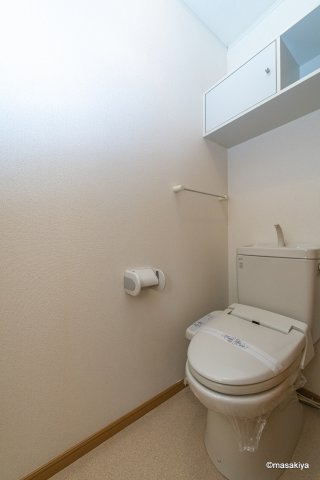 トイレ　トイレ　ウォシュレット付き。