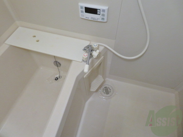 バス・シャワールーム　追い焚き機能付きなので、半身浴も気持ちよくできますね。