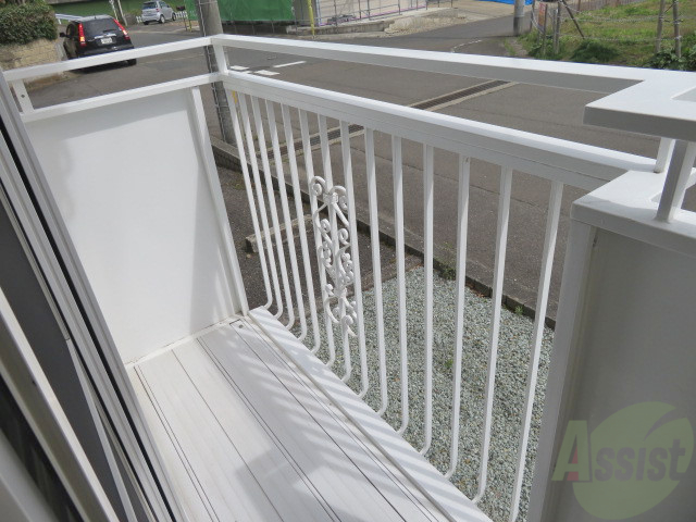 バルコニー　少し小さくても洗濯物はちゃんと外に干せますよ。