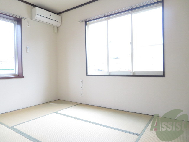 居室・リビング　陽の光が差し込む明るいお部屋は気持がいいですね～