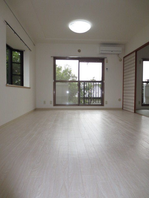 居室・リビング　同物件別のお部屋の参考写真です。