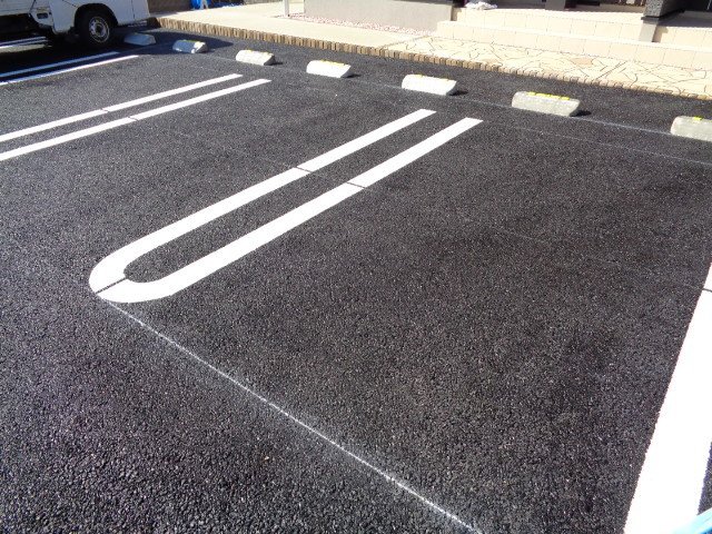 駐車場　駐車場に車を止められます