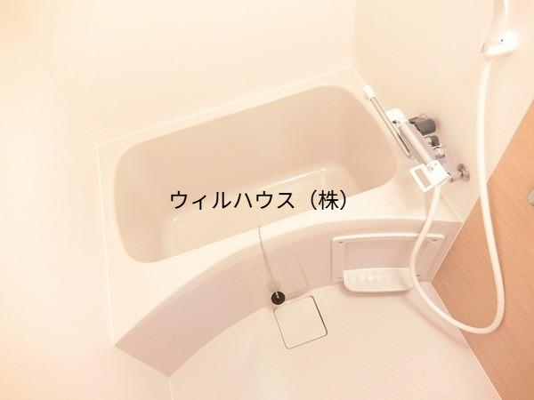 バス・シャワールーム　浴室乾燥機付きバス！