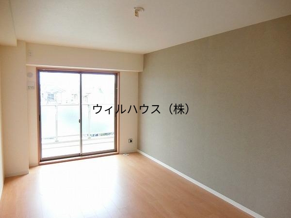 居室・リビング　洋室広々！