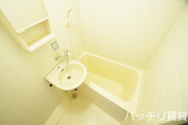 バス・シャワールーム　画像は別号室の為、現状優先になります。