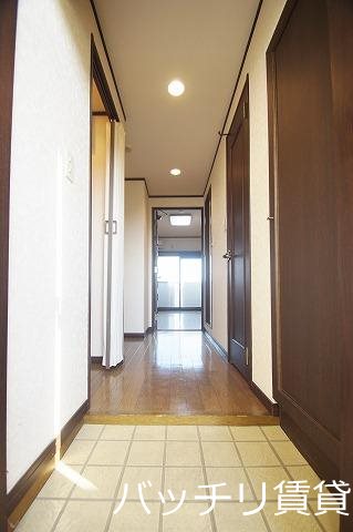 玄関　画像は別号室の為、現状優先になります。