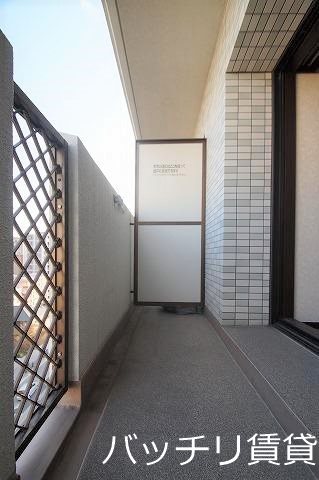 バルコニー　画像は別号室の為、現状優先になります。