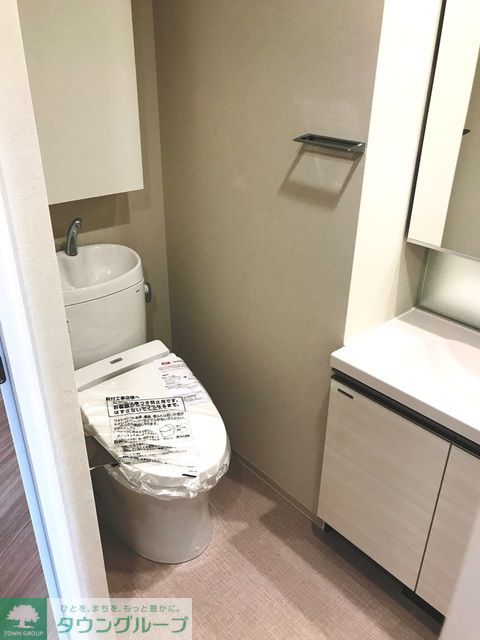 トイレ　※写真は同タイプ住戸です。