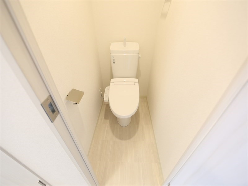 トイレ　温水洗浄暖房便座付トイレ