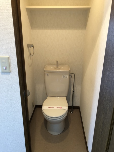トイレ　別号室の写真です。