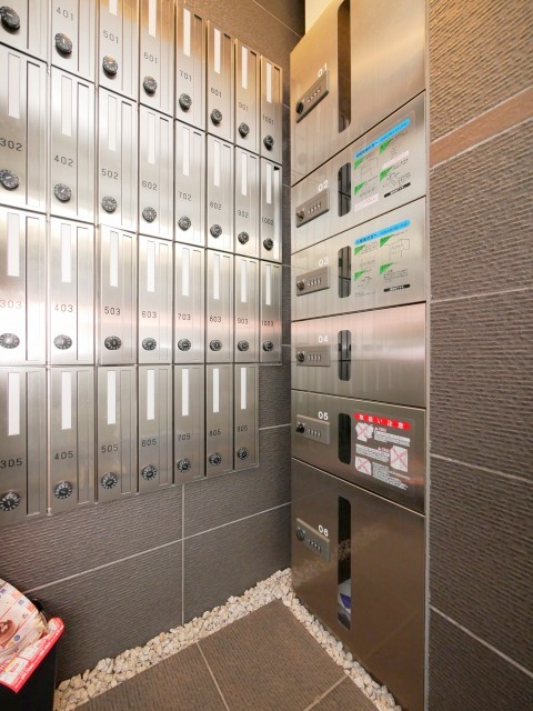 その他共有部分　留守中も荷物が受け取れて便利な宅配ＢＯＸ完備しています♪