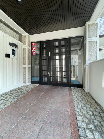セキュリティ　共用エントランス。オートロック。