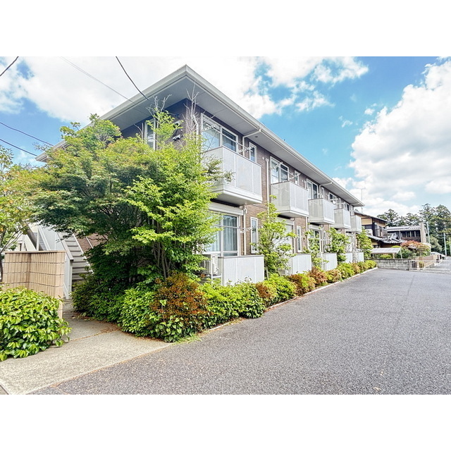 建物外観　緑に囲まれた落ち着く佇まい