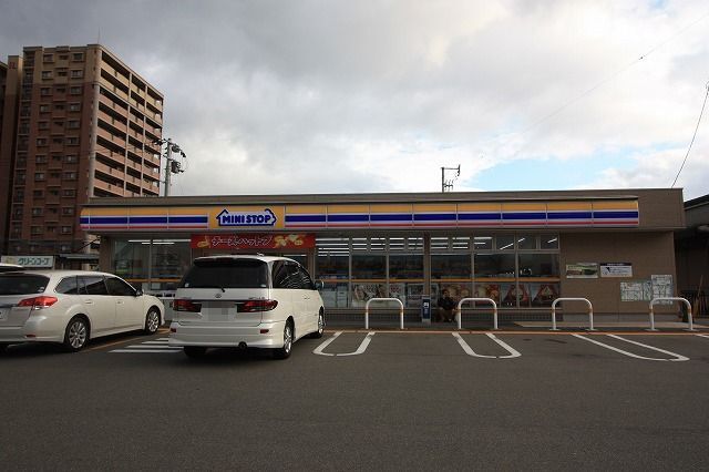 コンビニ　ミニストップ（コンビニ）まで550m