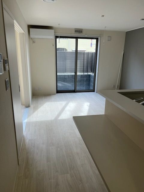 居室・リビング　日当たりもよさそうです！